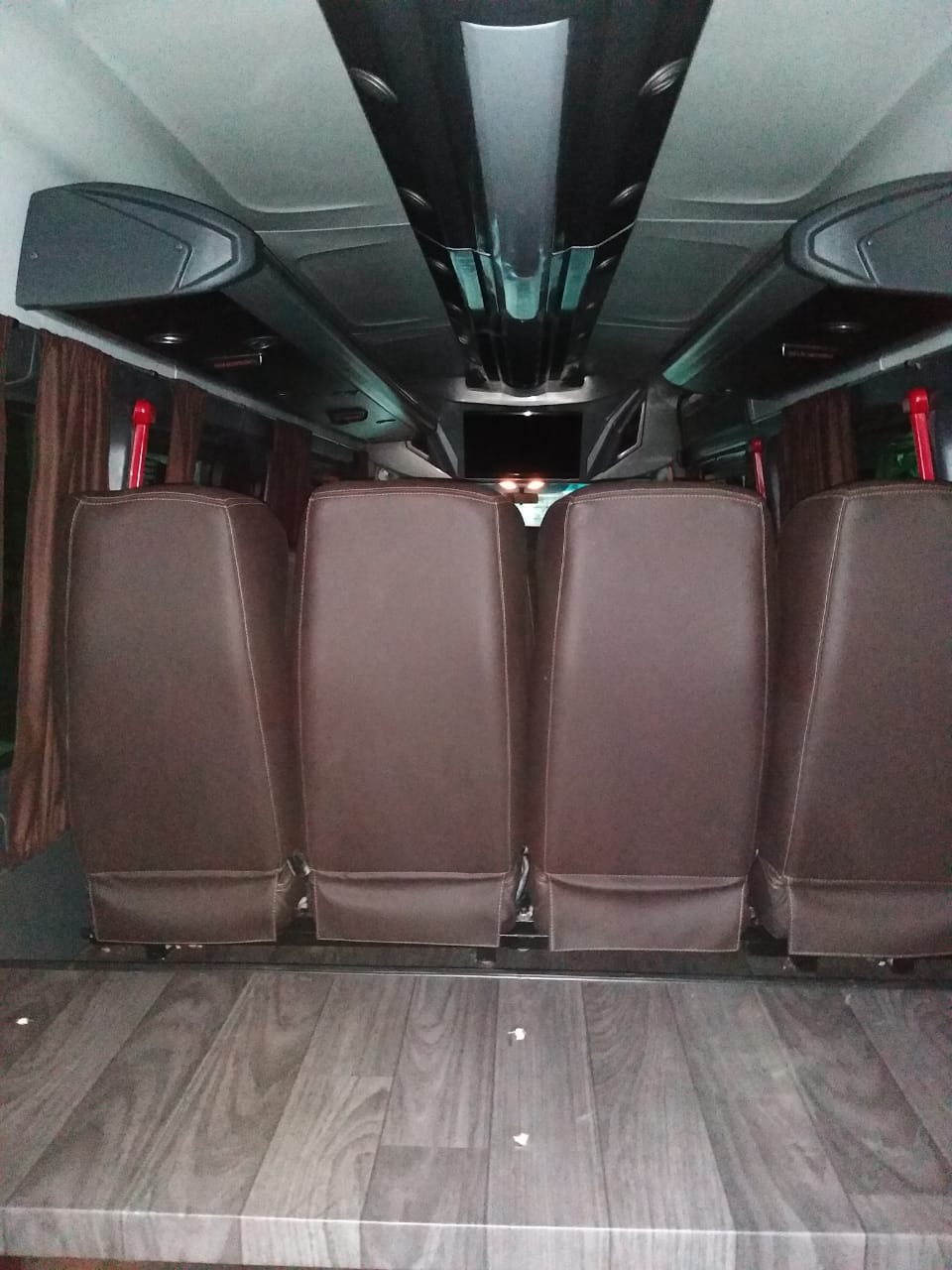 Van 01 — Interior premium